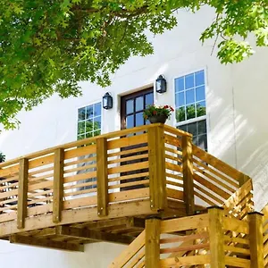 Holiday home Park Carriage House Rest & Explore With Hollyhock, Louisville