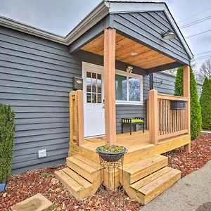 Holiday home Luxe Lyndon Less Than 11 Mi To Dtwn Louisville!, Louisville